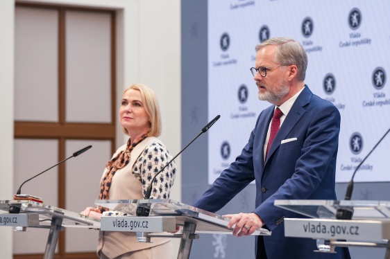 Premiér Petr Fiala na tiskové konferenci shrnul nejdůležitější body jednání vlády, 11. června 2025.