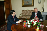 Premiér M. Topolánek a předseda Evropské komise J. M. Barroso v průběhu bilaterálního jednání