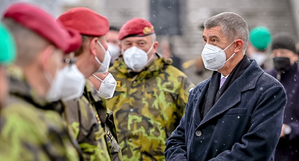 Poděkování předsedy vlády armádě na slavnostním nástupu na Vítkově 