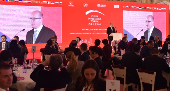 Předseda vlády Bohuslav Sobotka se zúčastnil zahájení Čínského investičního fóra, 15. listopadu 2016.