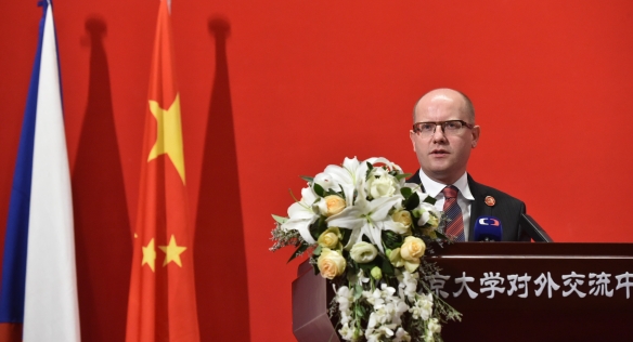 Předseda vlády Bohuslav Sobotka se zúčastnil přednášky na Pekingské univerzitě, 25. listopadu 2015.