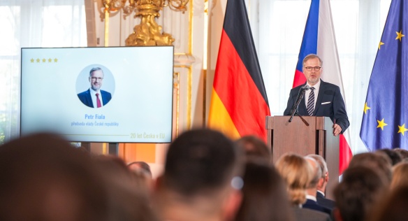 Premiér Petr Fiala při projevu na konferenci 20 let Česka v EU: Vize pro rozšířenou Evropu, 30. dubna 2024.