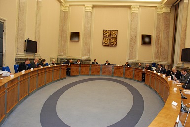 Ministr Chvojka na svém prvním zasedání LRV