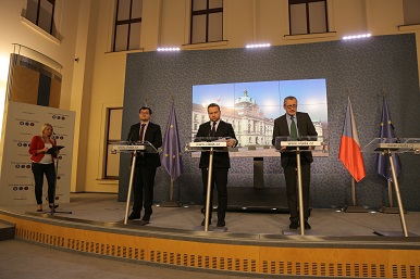 Ministr Jan Chvojka na tiskové konferenci po své první účasti na jednání vlády