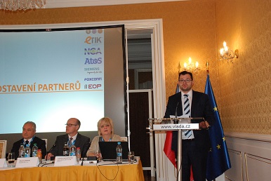 Min. Chvojka zahájil odbornou konferenci Moderní technologie ve službách státu a občanů
