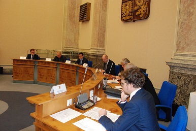 Ministr Chvojka na setkání s představiteli profesních komor k vinklaření