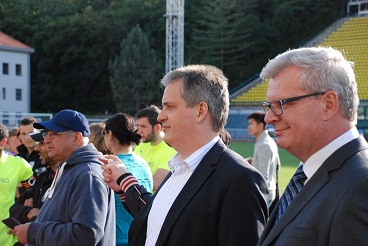Ministr Dienstbier předal trofej vítězům Turnaje Tolerance v malé kopané