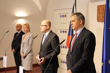 Premiér Sobotka a další členové vlády dnes diskutovali s více než padesátkou starostů měst a obcí o sociálním vyloučení