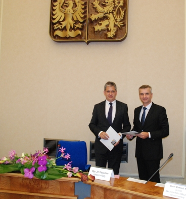 Ministr Dienstbier podepsal memorandum s Českou školní inspekcí
