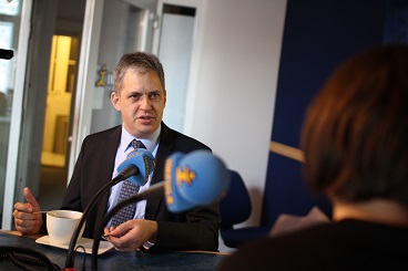 20150302_Ministr Dienstbier v Rádiu Impuls - Foto: Rádio Impuls.jpg