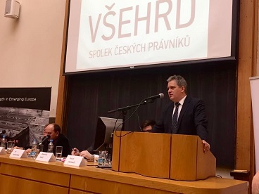 Ministr Dienstbier diskutoval s odborníky na právnické fakultě o reformě státního zastupitelství