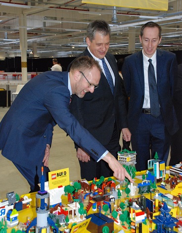 Ministr Dienstbier spoluotevřel novou budovu společnosti LEGO v Kladně - prohlídka dětských exponátů z LEga