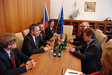 Ministr Dienstbier se sešel s místopředsedou německé SPD Ralfem Stegnerem