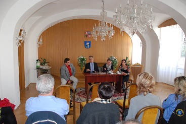 20150420_Min. Dienstbier diskutoval ve Štětí na radnici s odborníky na sociální práci