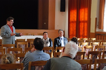 20150420_Min. Dienstbier absolvoval ve Štětí besedu s občany