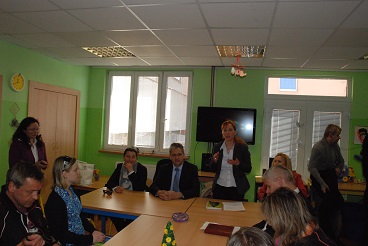 20150420_Min. Dienstbier naštívil v Litvínově-Janově nízkoprahové centrum Jaklík a diskutoval s občany
