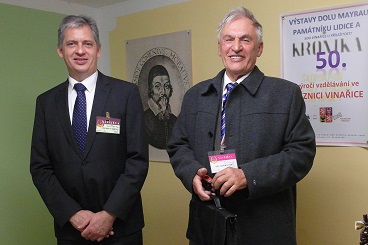 Ministr Dienstbier zahájil výstavu ve vězeňském učilišti ve Vinařicích
