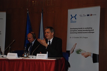 Ministr Dienstbier vystoupil na významné protikorupční konferenci - detail