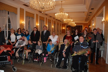 Předávání Cen VVZPO za rok 2015 - umělci malující ústy a nohama - UMÚN
