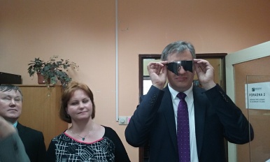 Min. Dienstbier na návštěvě TyfloCentra pro zrakově postižené v Hradci Kralové