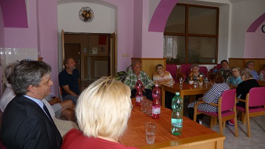 Ministr Dienstbier navštívil v Července Domov pro seniory