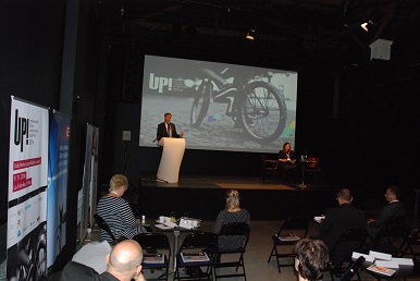 Ministr Dienstbier zahájil mezinárodní konferenci o udržitelném podnikání v praxi „UP!2016“