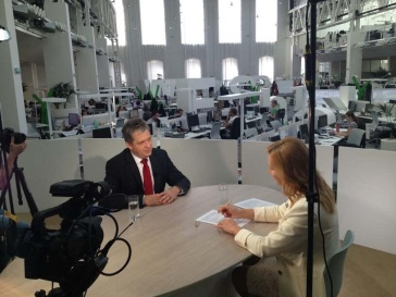 AVÍZO: Ministr Dienstbier bude v internetové televizi u D. Drtinové