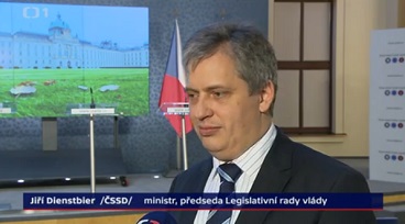 Události (ČT, 22.1. 2015) - min. Dienstbier - k jednání o podobě majetkových přiznání