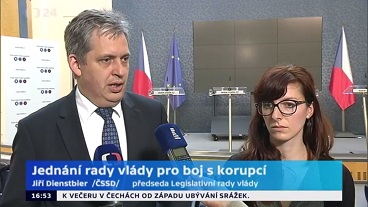 ČT 24: Rady vlády pro boj s korupcí řešila kontrolu financování politických stran a volebních kampaní