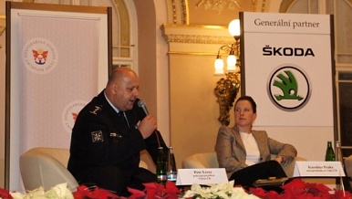 Policejní prezident Petr Lessy a vicepremiérka vlády Karolína Peake na Žofínském fóru