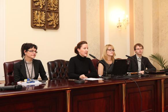 Vicepremiérka Karolína Peake zahajuje workshop, 17. ledna 2012