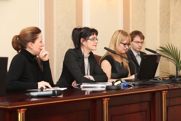 Vicepremiérka Karolína Peake se zástupci Úřadu vlády a nadace Open Society Fund, 17. ledna 2012