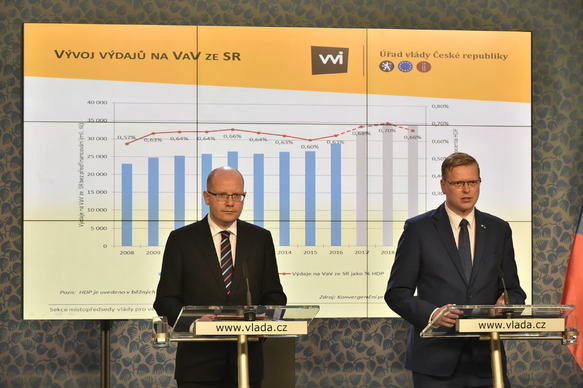 Vicepremiér Bělobrádek po bilanční schůzce s premiérem Sobotkou: Většinu vytčených cílů se daří naplňovat