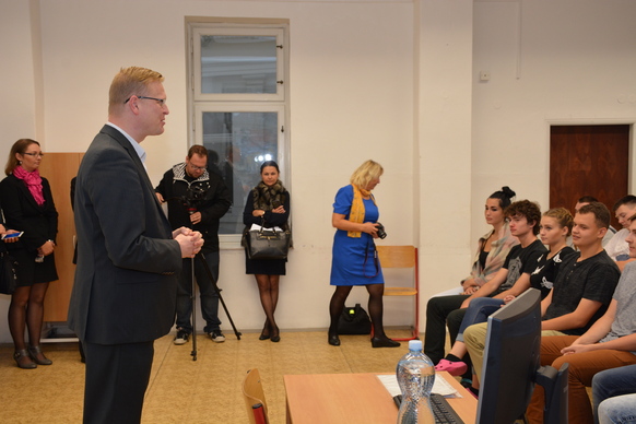 Vicepremiér Bělobrádek navštívil Karlovarský kraj