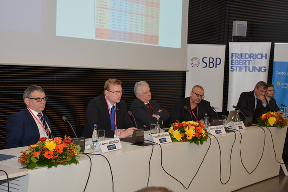 Vicepremiér Bělobrádek na Pražské bezpečnstní konferenci: Musíme více motivovat soukromý sektor ke spolupráci s veřejnými výzkumnými organizacemi 
