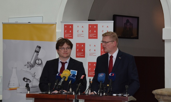 Tiskový brífink místopředsedy vlády P. Bělobrádka a předsedy TA ČR P. Očka