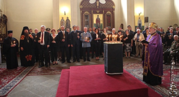 Vícepremiér Bělobrádek uctil ve středu 18. června 2014 v chrámu Cyrila a Metoděje památku padlých parašutistů.
