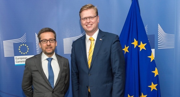 Vicepremiér Bělobrádek jednal v Bruselu s eurokomisařem pro výzkum, vědu a inovace Moedasem