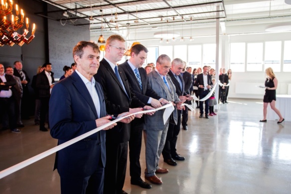 Vicepremiér Bělobrádek otevřel výzkumné centrum Innovation Lab
