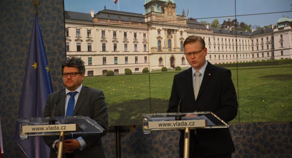 Vicepremiér Bělobrádek s náměstkem Marksem představují návrh rozpočtu na vědu