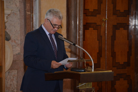 Místopředseda vlády Pavel Bělobrádek v Senátu zahájil vědeckou konferenci Obraz Karla IV. v moderní době