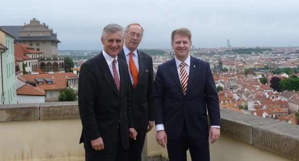 Generální tajemník Michael Linhart, velvyslanec Ferdinand Trauttmansdorff a státní tajemník Tomáš Prouza.
