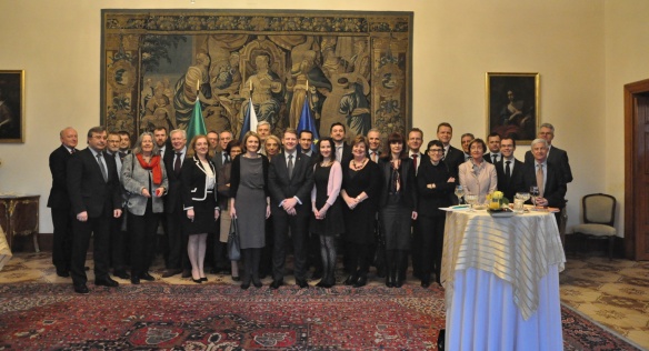 Brífink s velvyslanci se uskutečnil 15. prosince v Hrzánském paláci.