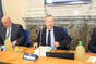 Ministr životního prostředí Richard Brabec se připravuje na jednání vlády, 2. září 2019.