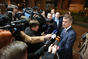 Premiér Babiš po úmorném jednání do pozdních nočních hodin přišel novinářům říci, co se podařilo dojednat, 13. prosince 2019.