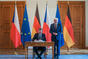 Podpis do návštěvní knihy v sídle prezidenta SRN, 5. května 2022.