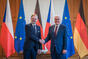 Společné foto Petra Fialy s Frankem-Walterem Steinmeierem, 5. května 2022.