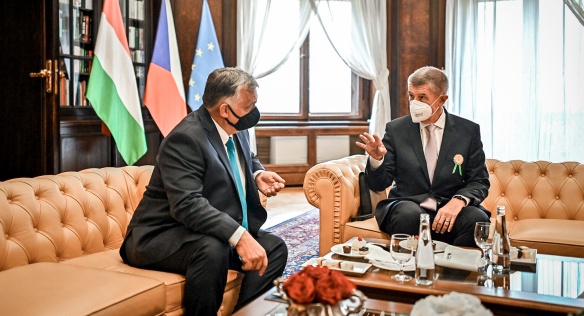 Na jednání v Kramářově vile probrali premiéři Andrej Babiš a Viktor Orbán další možnosti spolupráce obou zemí, 29. září 2021.