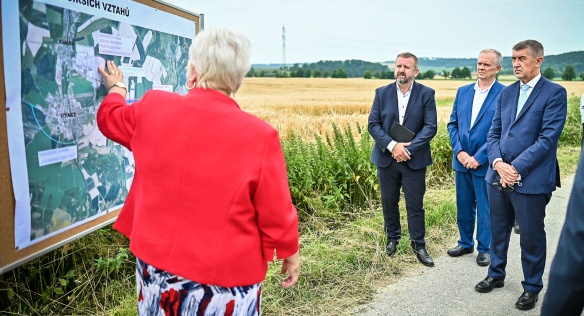 Během návštěvy Královéhradeckého kraje navštívil premiér Andrej Babiš i areál průmyslové zóny Solnice-Kvasiny, 22. července 2021.