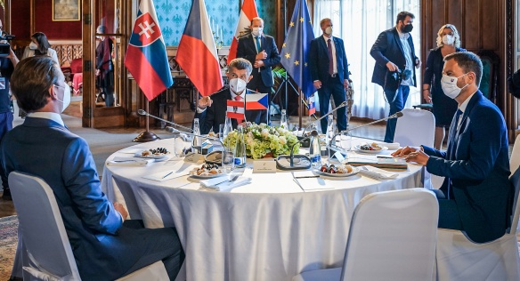 Na jednání v Tyrkysovém salonku se lídři zemí Slavkovského formátu bavili například o migraci či pandemii covid-19, 7. září 2021.